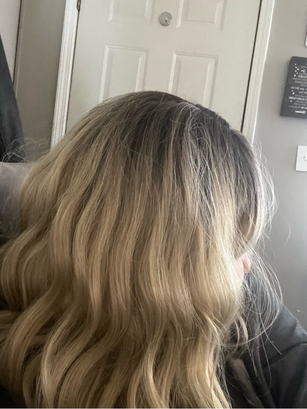 Blonde Wavy ombré wig. Natural Blonde Shade